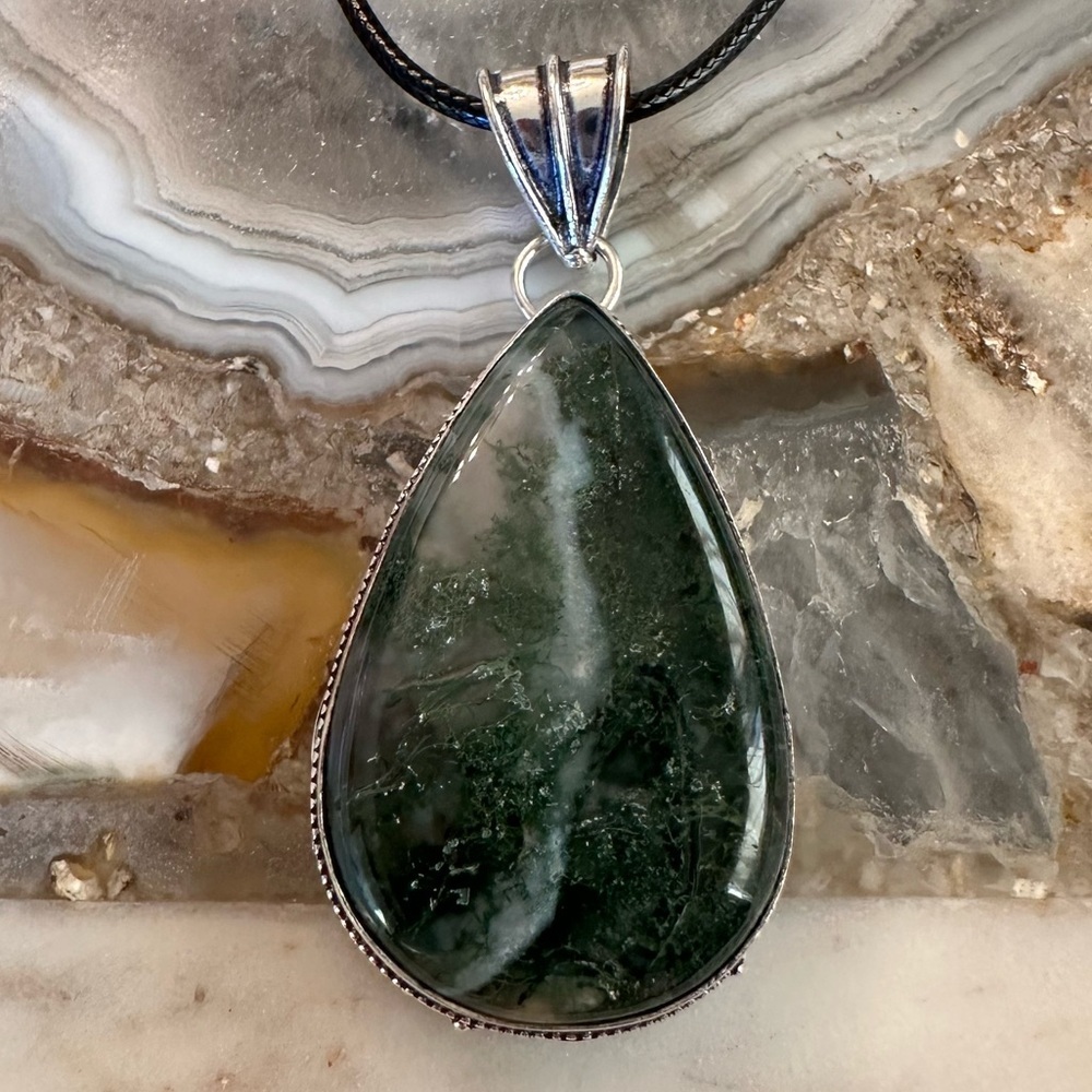 2172 Mystic Forest Green Teardrop Necklace